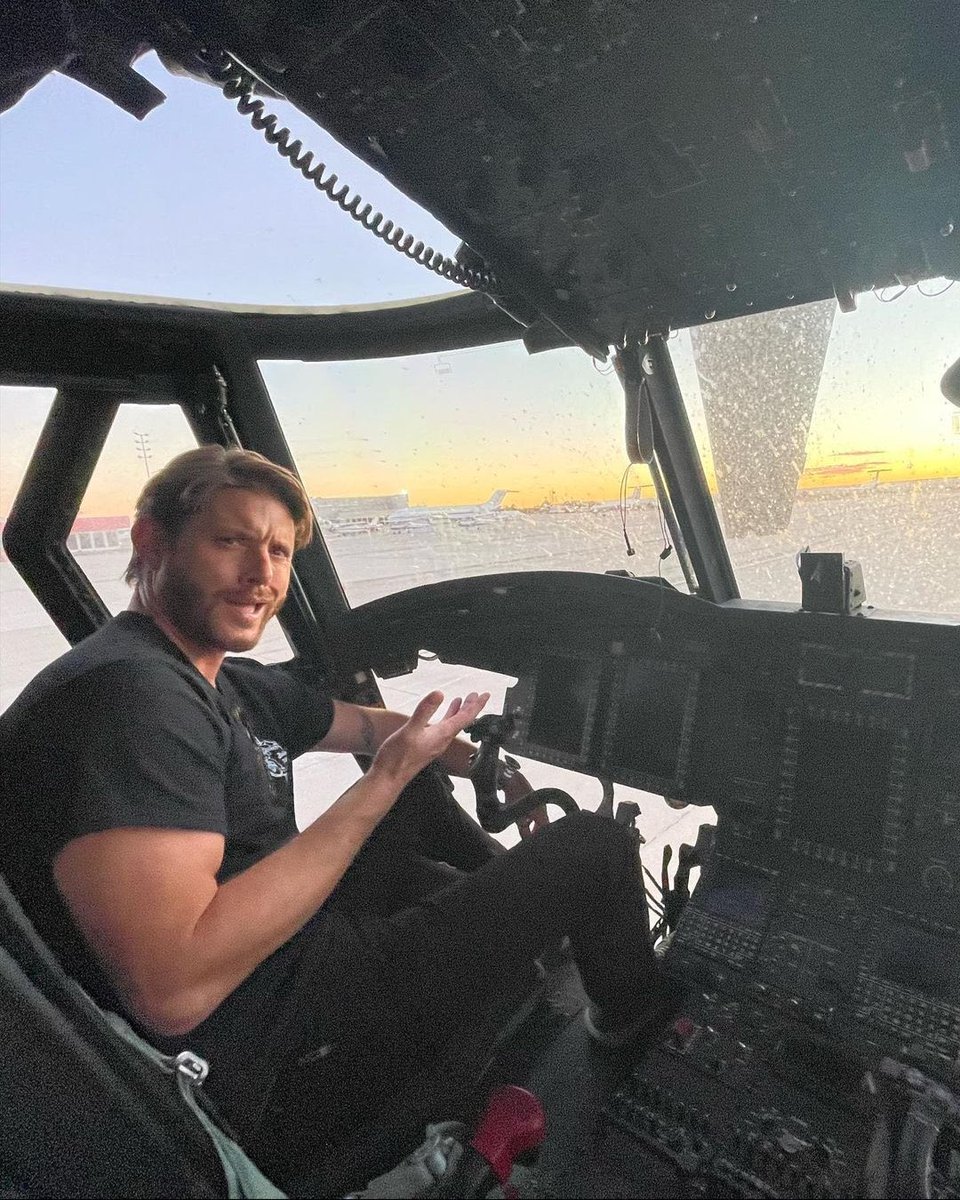 lnfourss's tweet photo. thinking of this jensen photo dump https://t.co/UneDlFTeGs