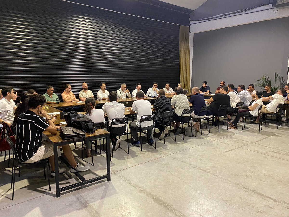 Güzel İzmir’de biraz daha uzun kalabilseydik keşke. Ankara’ya suratlarımızda dev bir gülümsemeyle dönüyoruz.