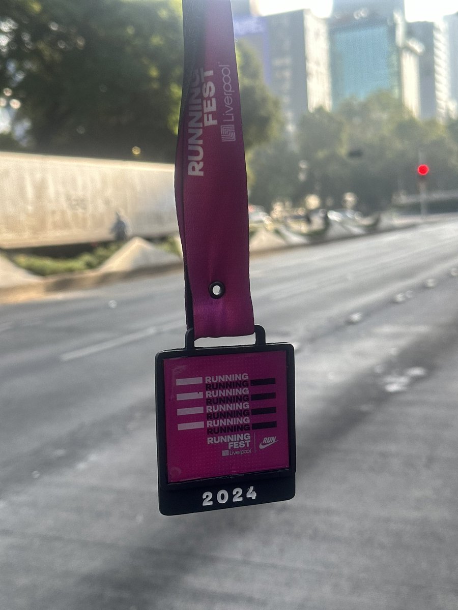 laKaro_gc's tweet photo. Una más , aquí ya sé corrieron 8km tranquilitos ✔️🫶🏽🏅 #runningfest 🩷 https://t.co/mo0A3pGQ8n