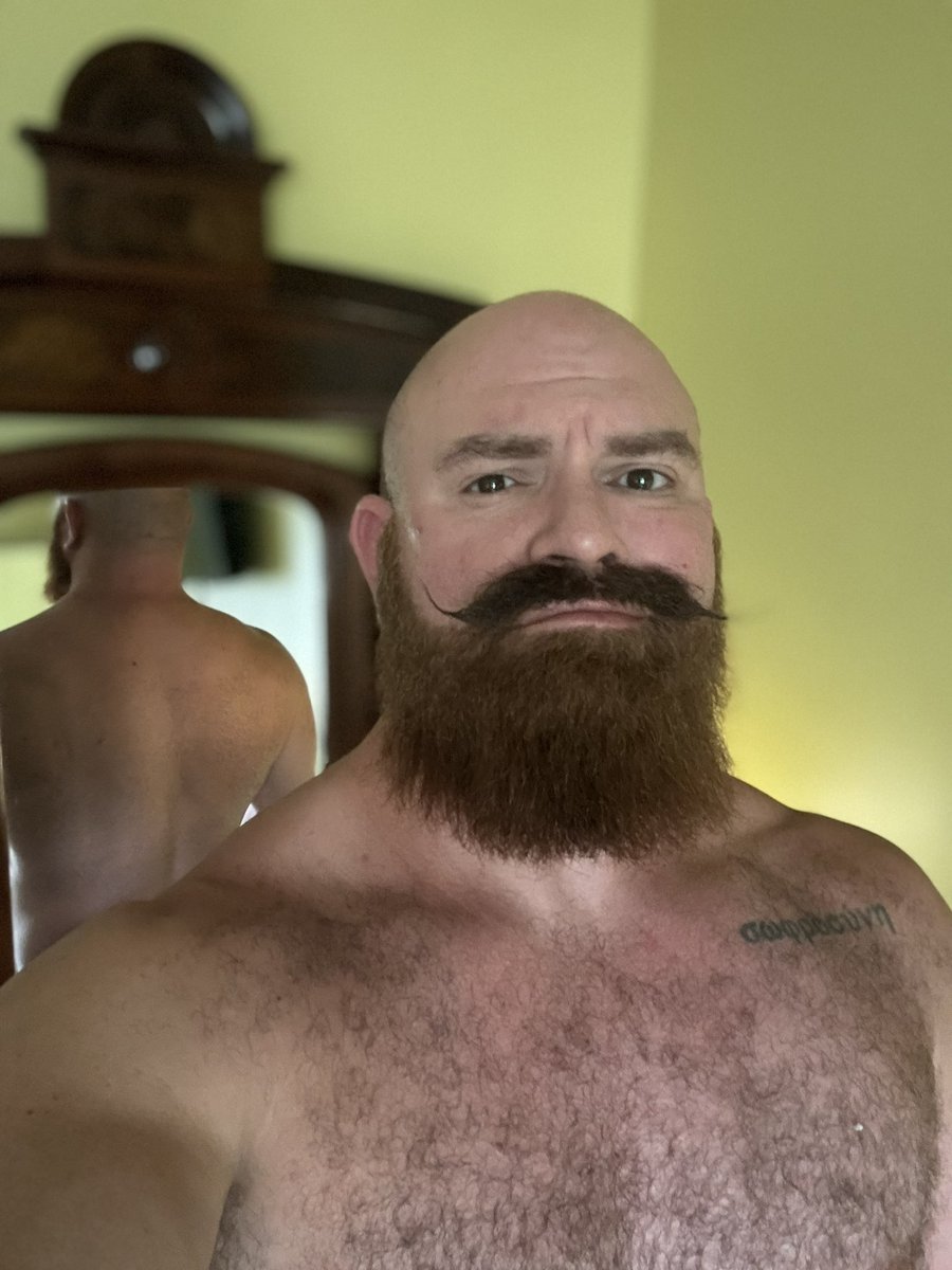 pavone614's tweet photo. Thanks for the follows! Help a guy out by sharing my content please 🧡 #musclefurry #muscledaddy #hairyscruff #italianmuscle https://t.co/BVReDqCXgY