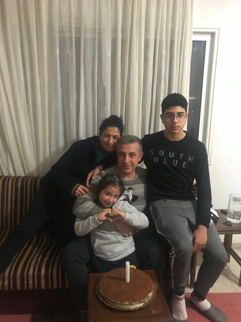 birsarilacivert's tweet photo. Bıraksaydınız çocukları Anasıyla,Babasıyla büyuyeceklerdi,kardeşleriyle bir arada olacaklardı 12,14 yaşında ezim ezim ezdiniz çocukları,boğdunuz nefessiz bıraktınız,ne için para için 
Ah babam Ah neredesin koca yürekli oğlum Özgürüm sensiz herşey anlamsız
#isiasortakdavamız https://t.co/War77A0D4J