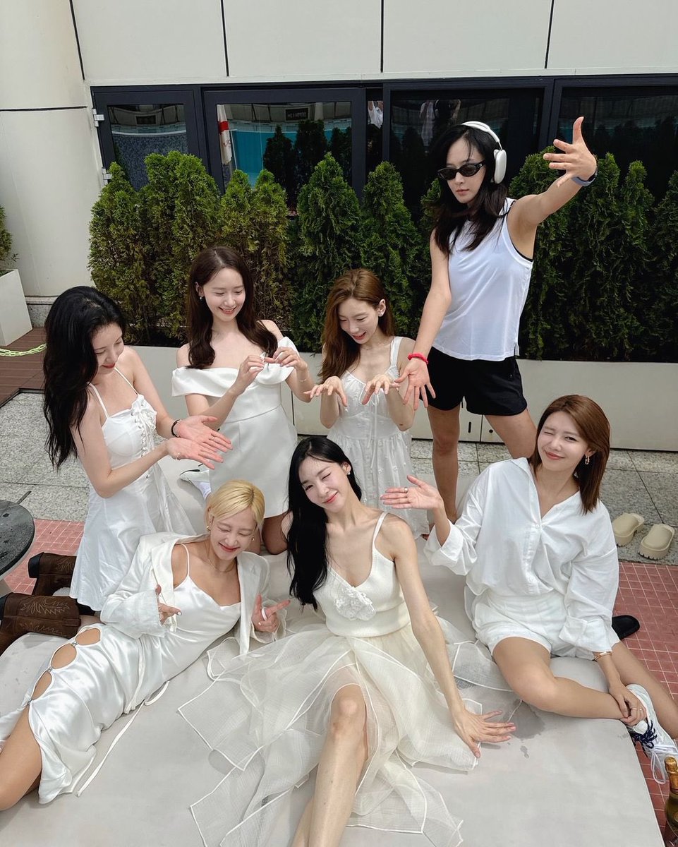 fanydefleur's tweet photo. seventeen 💗

but some things never change. https://t.co/a75wRnm3Vh