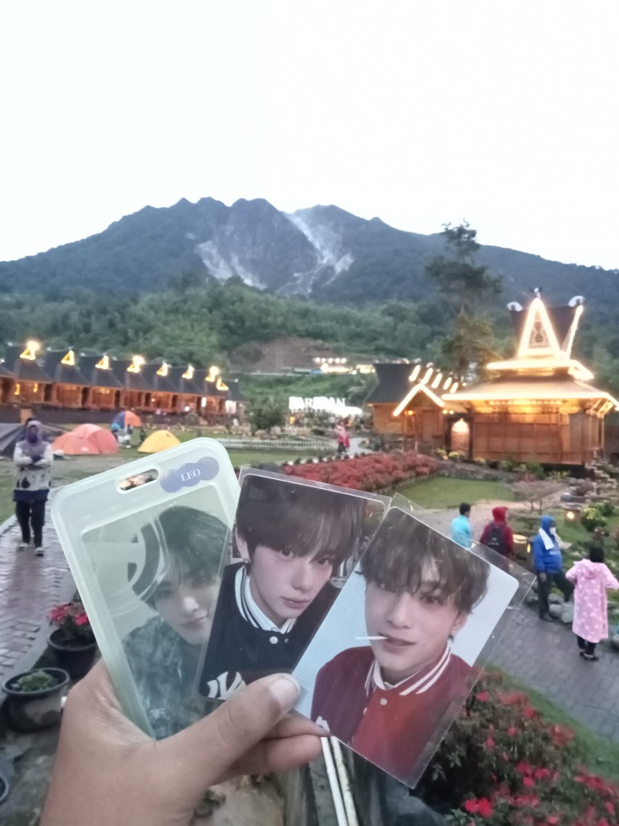 gfouyin's tweet photo. healing bareng ayang dan 2 Hyung kesayangan nyaπ₯° hari ini ke pariban, ke ladang dekat gunung Sinabung, dan kebun teh Siantar, next time zayyan harus ngajak 2 adek nya ini kesini yaπ€
#ZAYYAN #μμ #sing #μ½ #Leo #λ¦¬μ€ #XODIAC #μλμ #pariban #sinabung #siantar https://t.co/SU4971X2na
