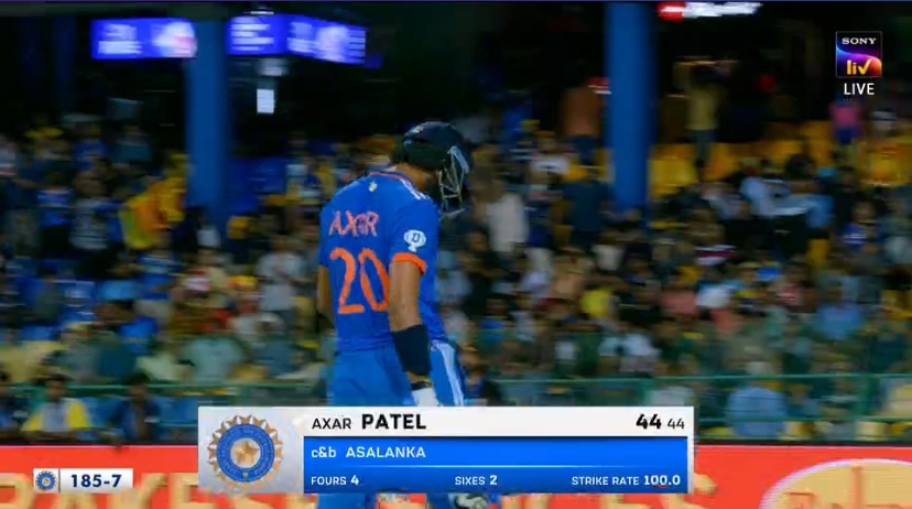 MidnightMusinng's tweet image. Axar Patel - who was batting brilliantly, dismissed for 44 (44)! 

It’s not looking good at all now I’m afraid for India! 

#INDvSL #Vandersay #Hockey #Badminton #Sreejesh #LakshyaSen  #SLvIND #RohitSharma