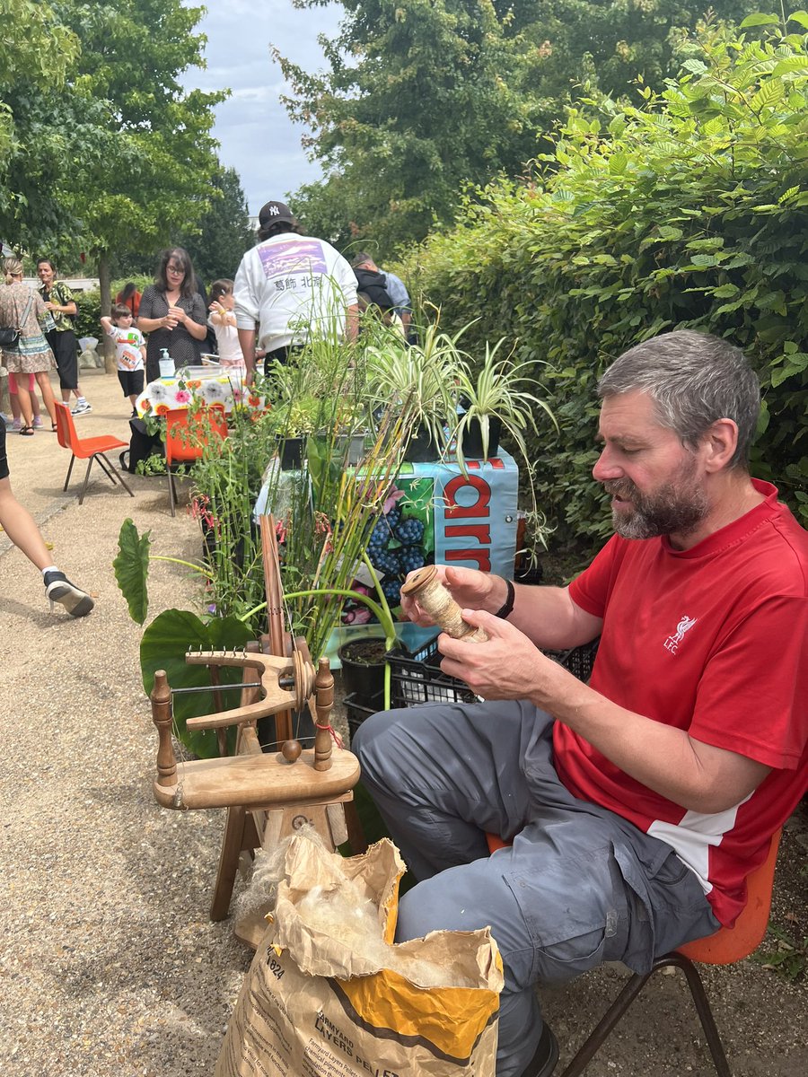 CSMKX's tweet image. Making wool at #islingtonlife callyclock festival  #Knitting  #clocktower #community