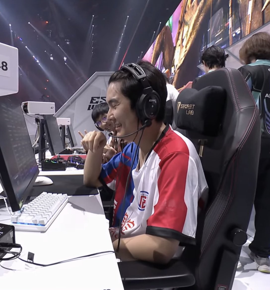 LGD Gaming tweet media