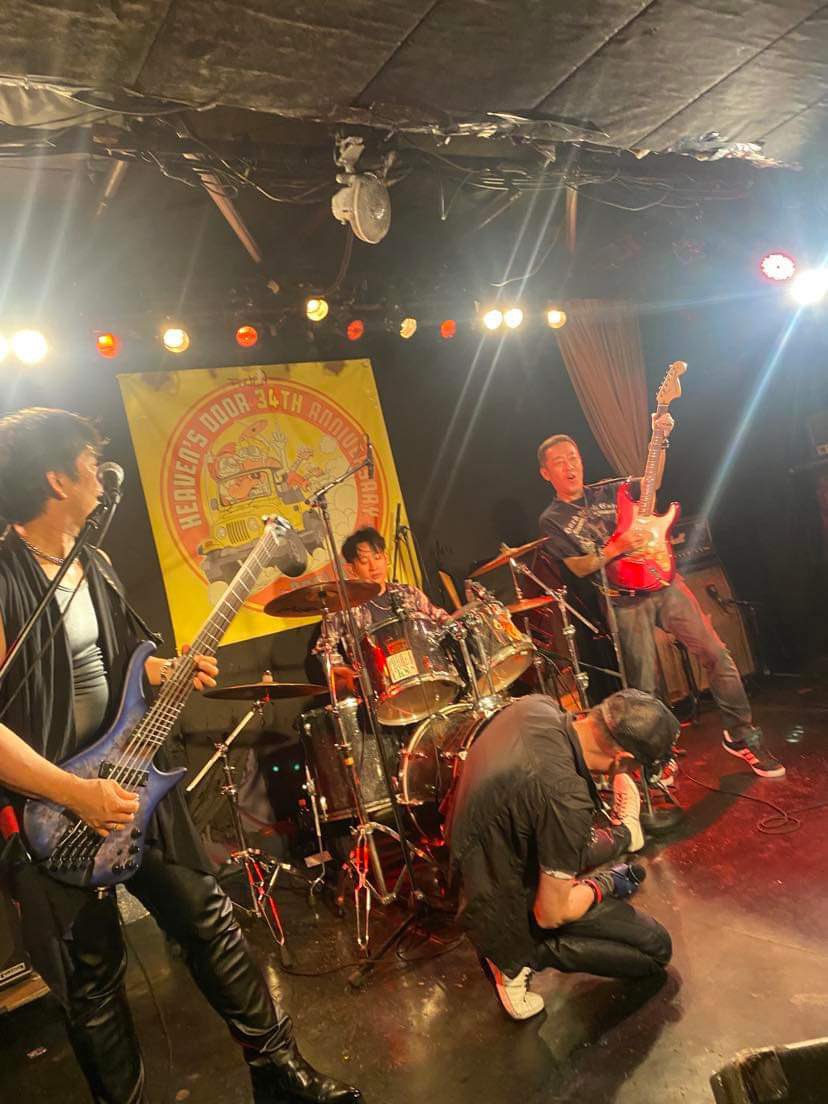 You_Raw's tweet photo. もう昨日になりましたが、三軒茶屋Heaven's door無事終了しました!
スタッフの皆さん、対バンの皆さん、そして何より観客の皆さんありがとうございました!
次につながるステージができました!
次は10/19目黒ライブステーション!
この編成もあと2回!(予定)
刮目セヨ!
#YouRaw
#Youaw https://t.co/0lHmu1IRIM