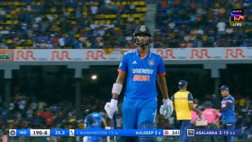 MidnightMusinng's tweet image. Washington Sundar also gone ! 

It’s nearly over now for India! 

#INDvSL #Vandersay #Hockey #Badminton #Sreejesh #LakshyaSen  #SLvIND #RohitSharma