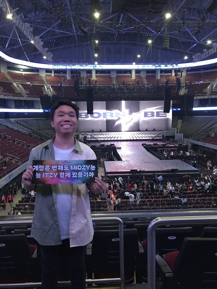 BENS saw ITZY for the 3rd time | LOONA IS 12 💗 tweet media