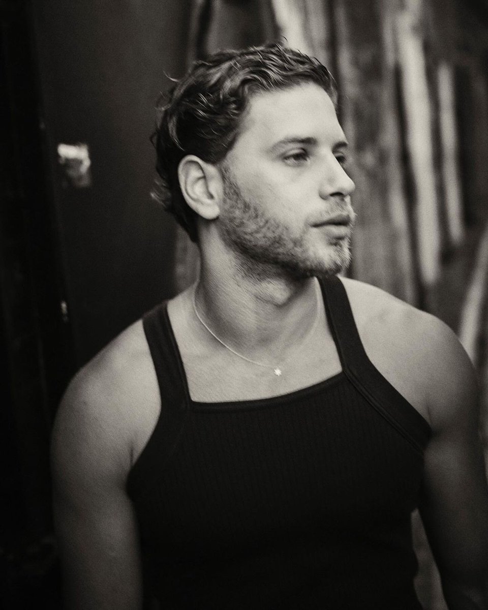 ⠀⠀⠀⠀⠀⠀
⠀⠀⠀⠀⠀ ━┅ ։𖤛 ፧ ∬ En lɑs mejores historiɑs, lɑ gente vɑ sin frenos y ɑrriesgɑndo sin miedo.

           ——— • 𝗧𝗵𝗲 𝗮𝗺𝗲𝗿𝗶𝗰𝗮𝗻 𝗯𝗼𝘆 • ———