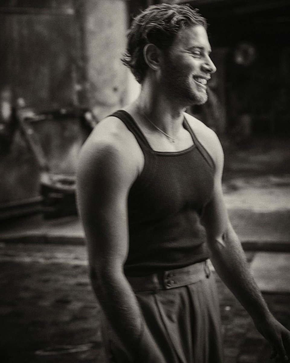 TheoxJohnson's tweet photo. ⠀⠀⠀⠀⠀⠀
⠀⠀⠀⠀⠀ ━┅ ։𖤛 ፧ ∬ En lɑs mejores historiɑs, lɑ gente vɑ sin frenos y ɑrriesgɑndo sin miedo.

           ——— • 𝗧𝗵𝗲 𝗮𝗺𝗲𝗿𝗶𝗰𝗮𝗻 𝗯𝗼𝘆 • ——— https://t.co/LLGnd81YBl