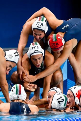 #Paris2024 #waterpolo
#Setterosa appesa a un filo
L’Italia, battuta dalla Spagna 13-11, è costretta ad aspettare l’esito di Francia-Grecia per conoscere il proprio destino
Se non avessero perso la prima gara con Francia, oggi le Azzurre non dovrebbero temere il “biscotto”
#7rosa