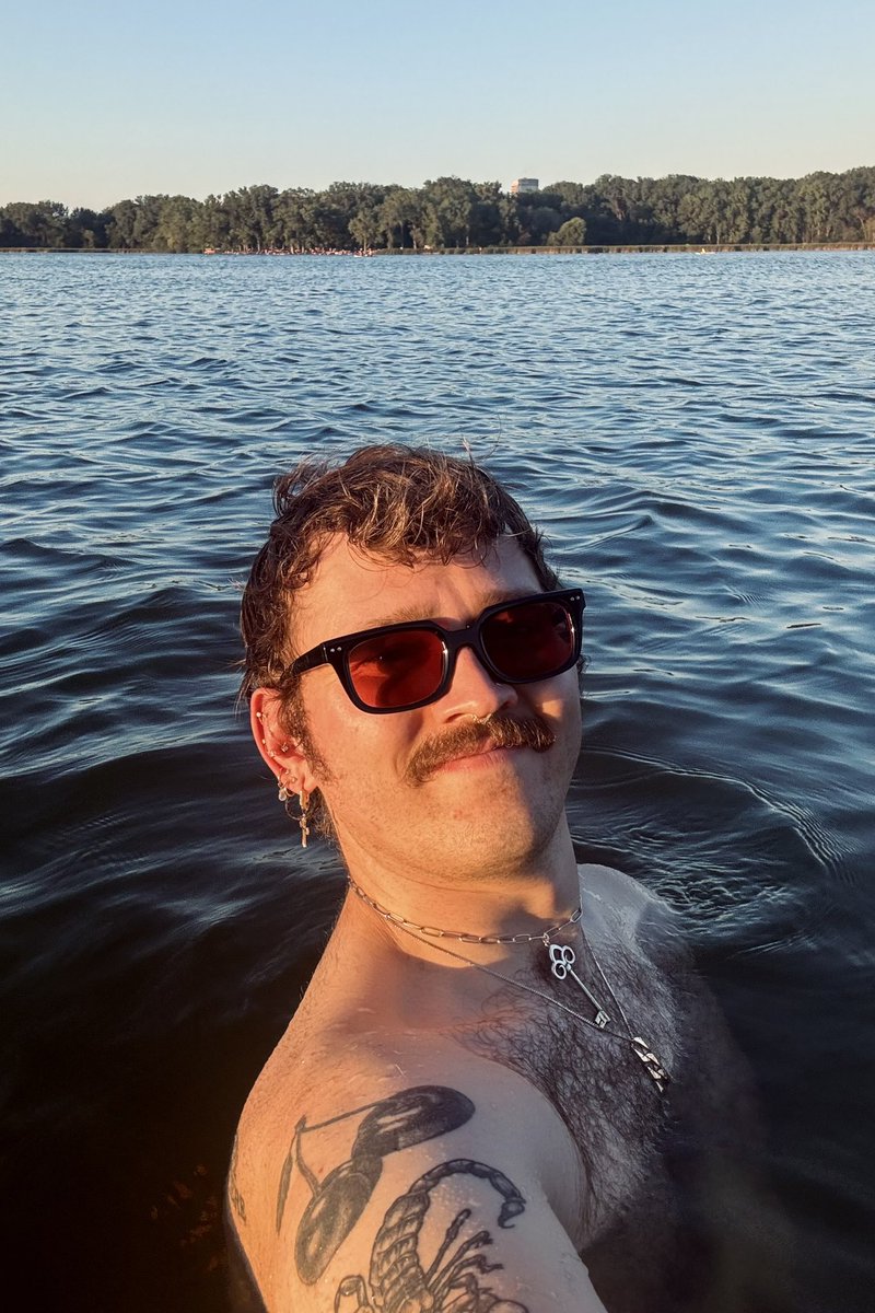 hydratedplus's tweet image. come inside the waters fine