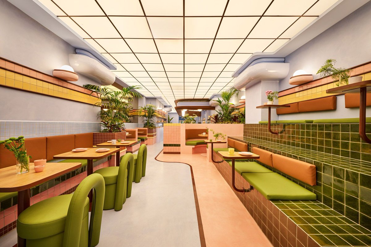 Masquespacio's (<a href="/masquespacio/">Masquespacio</a>) latest project, Amiko Gelato in Barcelona, reimagines Miami Art Deco with a futuristic twist. 
buff.ly/46C2dZA

#InteriorDesign #ArtDecoRevival #CreativeSpaces