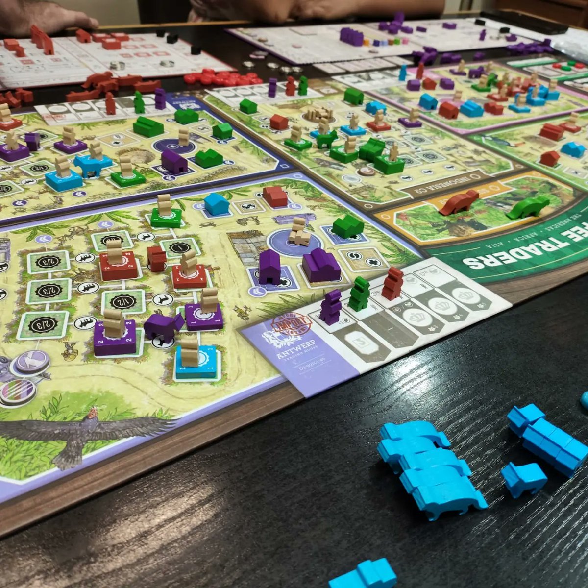 ClubDreadnought's tweet photo. Sesión doble en el Club Dreadnought: Cofee Trasera y Castillos de Borgoña. A full en agosto, y preparando una gran sorpresa para septiembre. 🤭

#clubdreadnought #coffeetraders #juegosdemesa #boardganes https://t.co/petThz952K