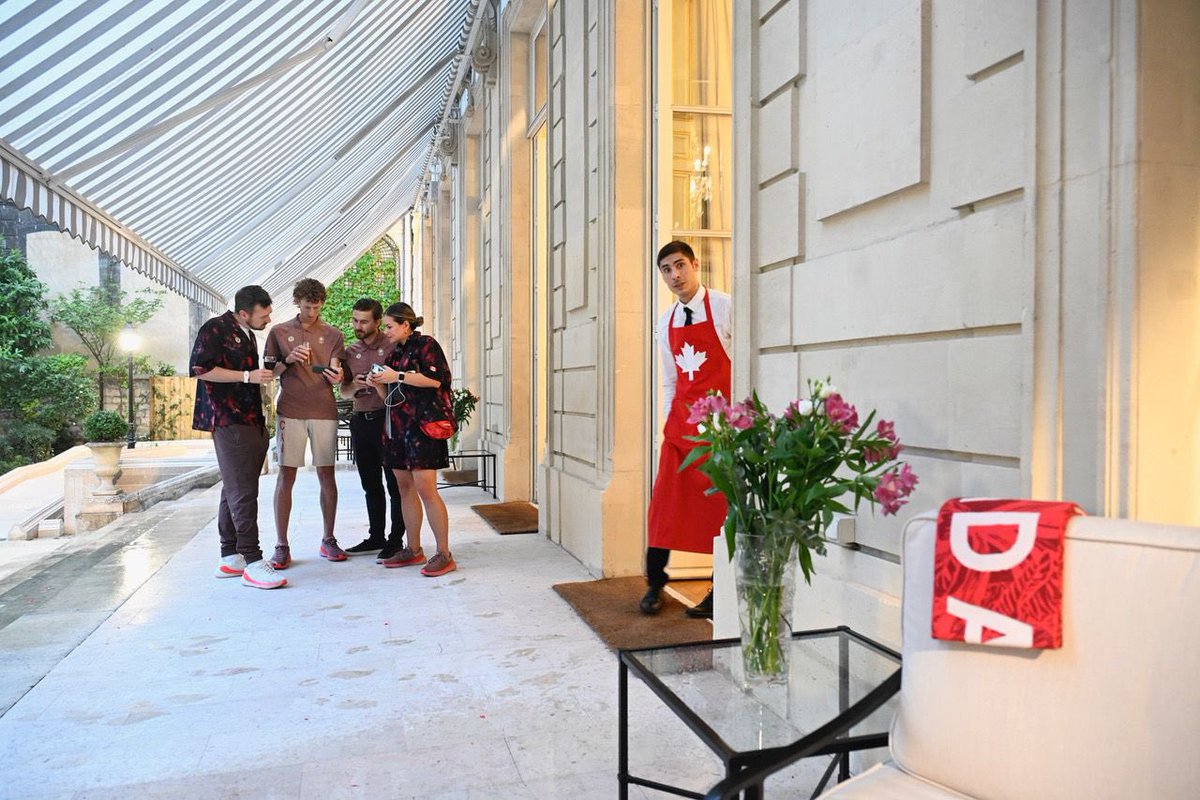 Merci @AmbStephaneDion for having us along to the ambassador residence to link up with some of the great supporters of <a href="/TeamCanada/">Team Canada</a> 

<a href="/InakiGomezG/">Iñaki Gómez</a> @dmatheson8 <a href="/EvanDunfee/">Evan Dunfee</a> 
But somethings will never change hovering over watching #TeamCanada compete on a phone