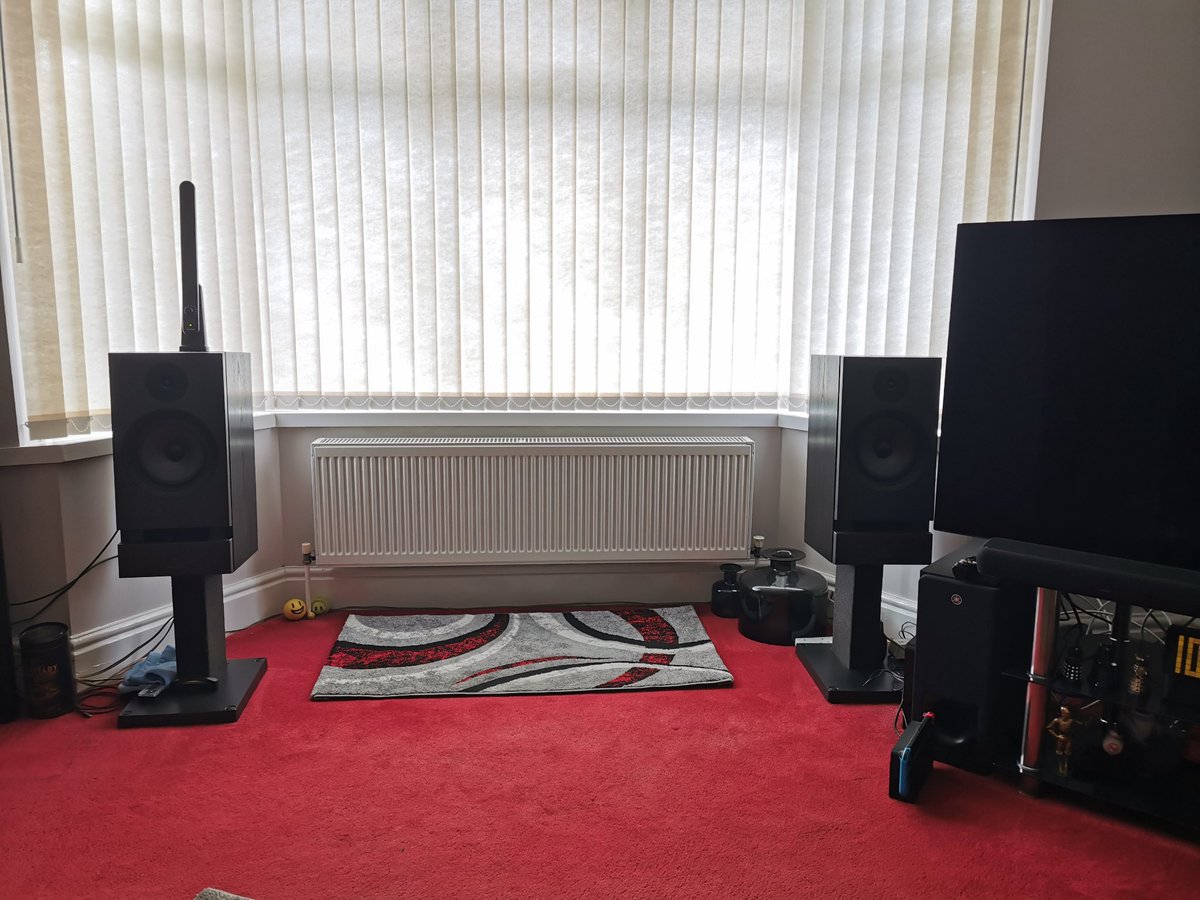 LeahRebeccaUK's tweet image. Before, during, after.
I haven&apos;t at all had to move the TV, soundbar, soundbar subwoofer, and about a trillion other ancillary things to be able to make this work both visually and audibly.
Nope, not at all...
#knackerd