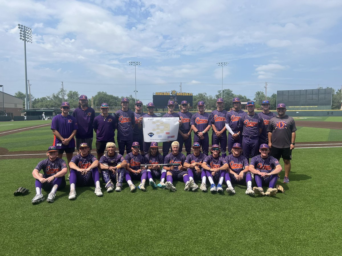 kansas_curve's tweet photo. Year number 9 of Curve Baseball is officially in the books. A huge thank you to all the players and parents who made this summer one of the best summers this program has seen! Sometimes words can’t express how happy and thankful I am for such an amazing group of people year in and year out. 6 total championships, and multiple top 3 finishes across 5 high school teams and a 2nd place finish in the KCLB by our college group! ⚾️

We are excited to see what year 10 holds for the purple and orange!
