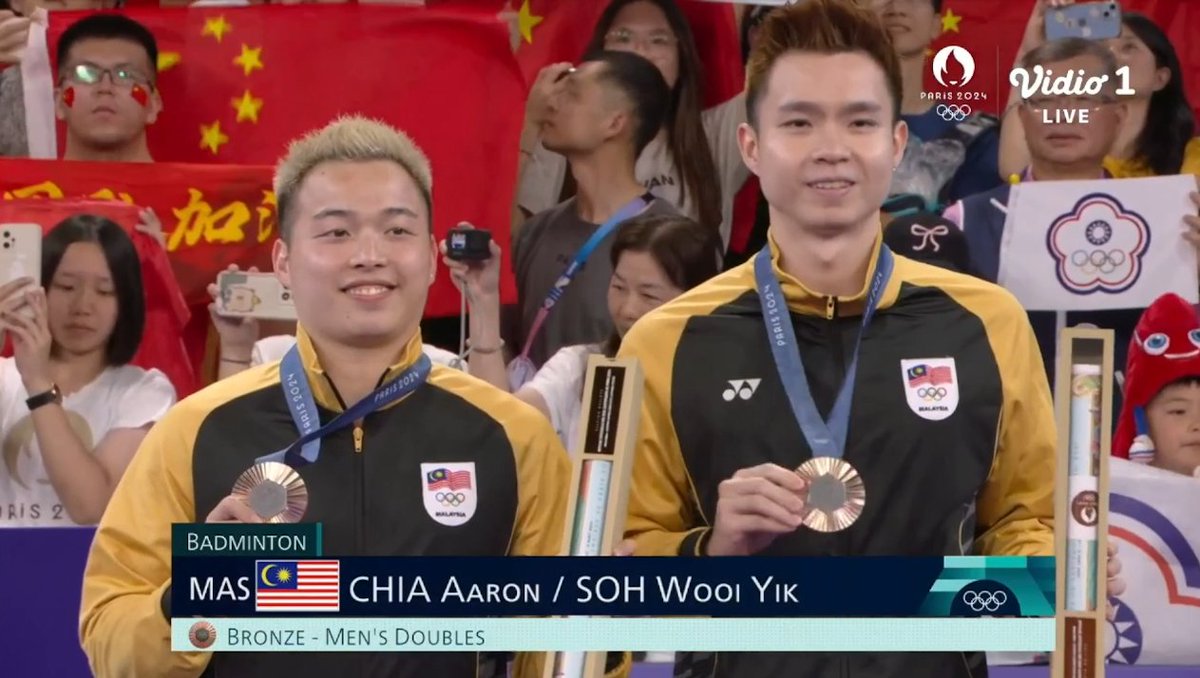 BadmintonTalk's tweet photo. #Badminton - Men's Doubles

🥇Lee Yang/Wang Chilin (TPE)
🥈Liang Weikeng/Wang Chang (CHN)
🥉Aaron Chia/Soh Wooi Yik (MAS)

Congratulations to all medalists!

#Paris2024 https://t.co/BI3XMu9u6y