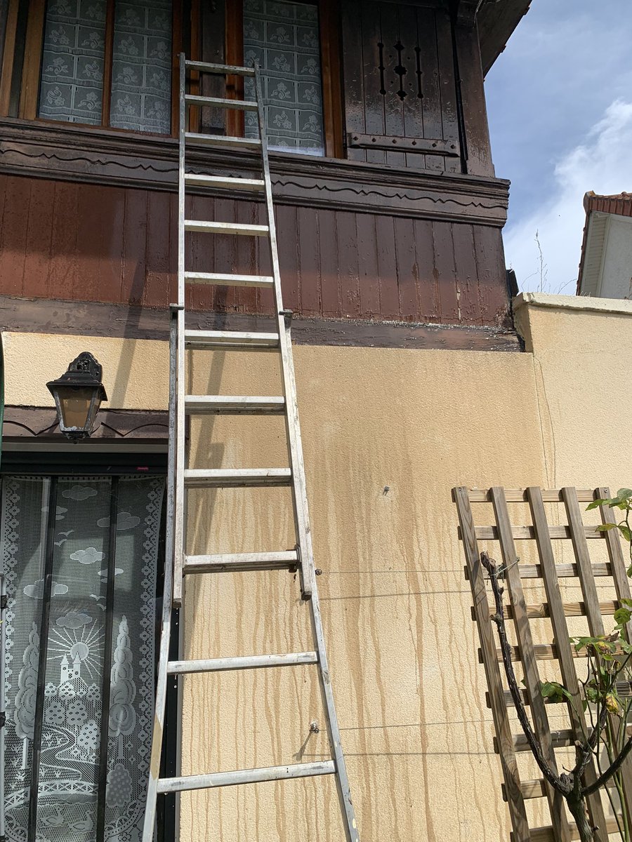 Jpp… j’ai passé ma journée à nettoyer ma façade avec une éponge sur une échelle… 😩