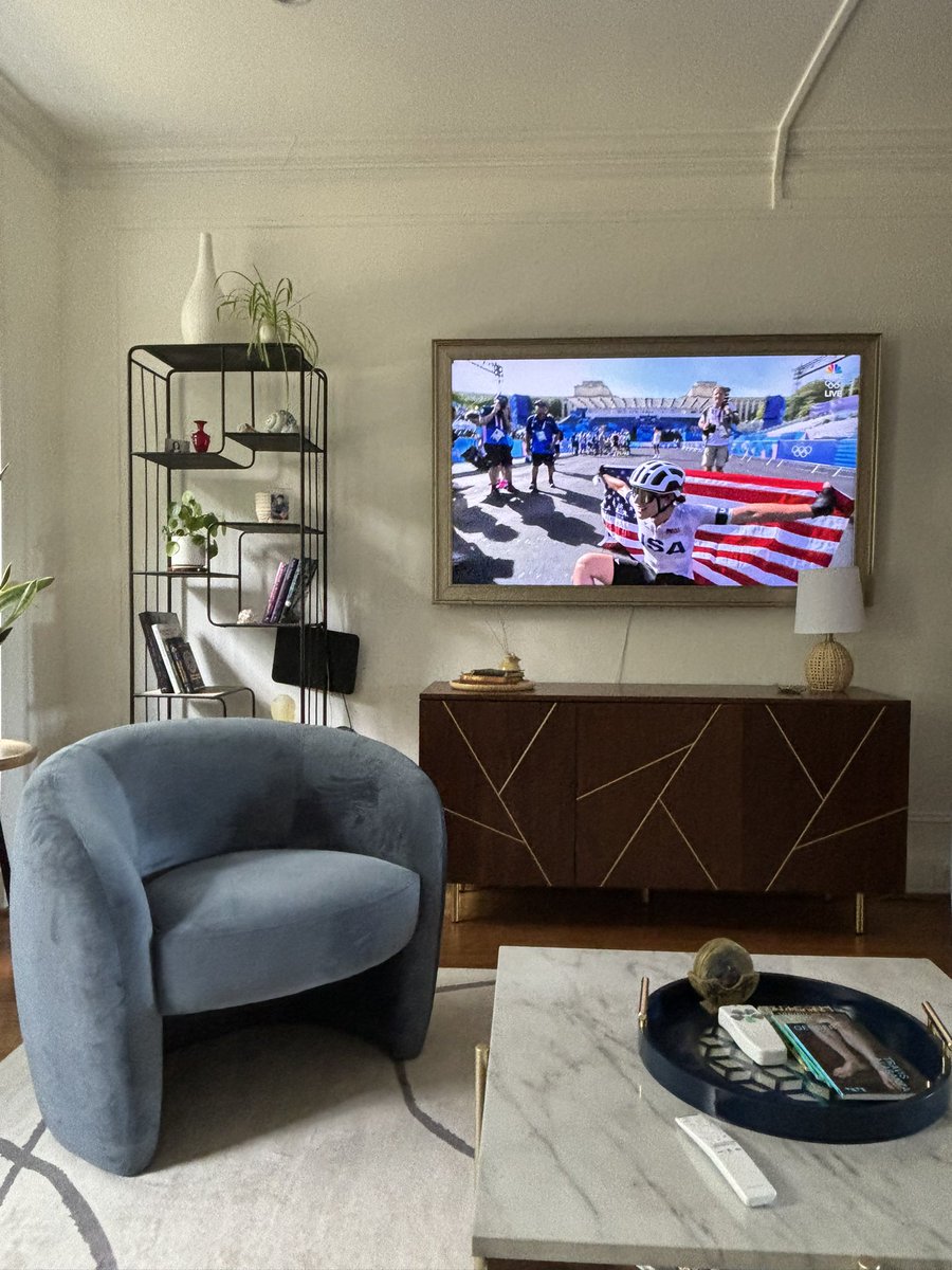 Beth McKibben 🍸 tweet media