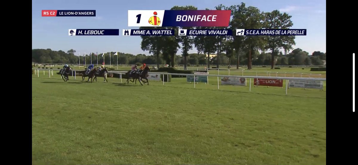 EcurieVivaldi's tweet photo. Notre joli Boniface (deux ans) nous a bien fait plaisir aujourd’hui au Lion d’Angers en gagnant d’emblée dès ses debuts avec la manière ! Merci à son entraîneur @anastasiawattel et à son équipe ainsi qu’au jockey @hugolebouc. Un bel achat de @martbika chez @InfoArqana https://t.co/nRCyXgFmUN