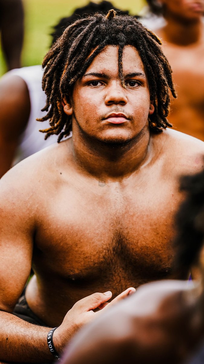 🦌STAG SPOTLIGHT🦌

1️⃣9️⃣ days until kickoff
No 19 on the roster so young Stag is @F4Mchance 

Ht: 5’10”
Wt: 218
Pos: DL
Fact: Chance played really well in middle school. He will help us this year on the DL. He is a 2028 prospect
Pic cred <a href="/EliteEmpireATH/">Elite Empire Athletes™</a> 
#BetterAtBerkeley