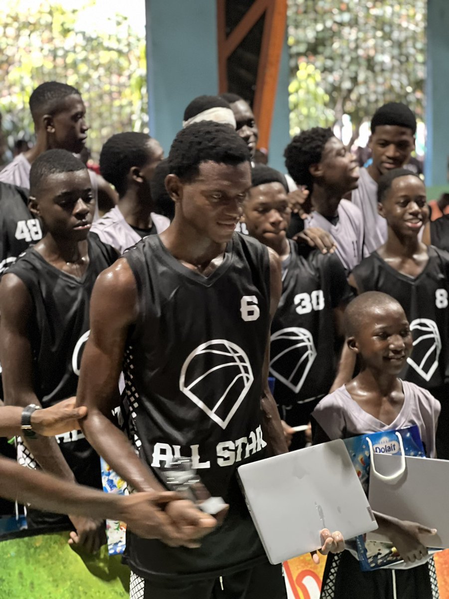 seleuhillary's tweet photo. Some highlights from the #VisionCameroon training Camp in Douala. 

The future of Cameroonian basketball is in good hands.

Right: MVP of the Camp
Left : Video Highlight! 🏀🇨🇲 https://t.co/sbZl5NW40f