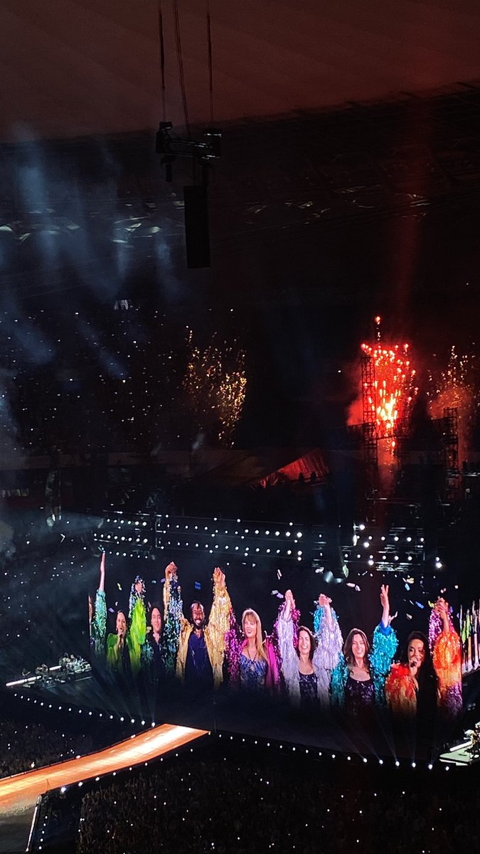 kageyamasmind's tweet photo. eras tour really felt like a fairytale❤️‍🩹 #WarsawTSTheErasTour https://t.co/WzxdWOavpE
