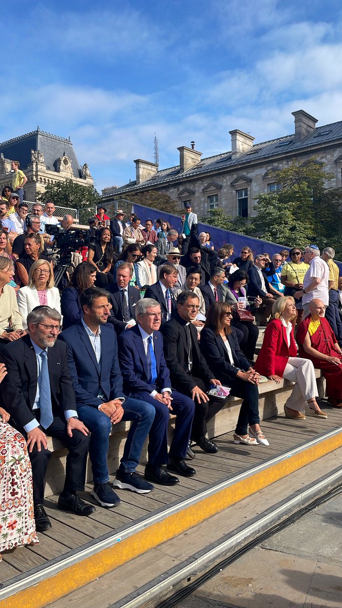 📸 Rencontre interreligieuse 
🕊️ 5 religions unis pour la paix
📍 Cathédrale Notre-Dame de Paris