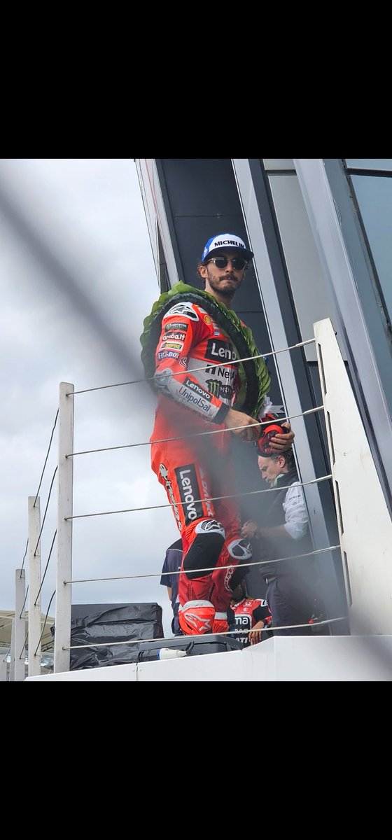 SimonWarren3's tweet image. A massive thank you to Pecco today for throwing one of your knee sliders from your podium finish today to my son Jack. #Superstar #Memories