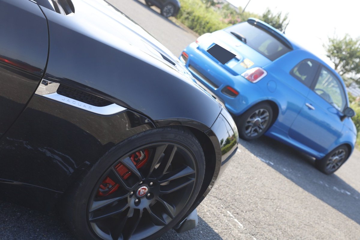 AichiBassTaka's tweet image. 久々のミーティング🏎️
この後修理したいところを発見！！
F-TYPE2台並べれて満足🈵️😃✨
またF-TYPE沢山並べたいです🎸
#JAGUAR
#ftype