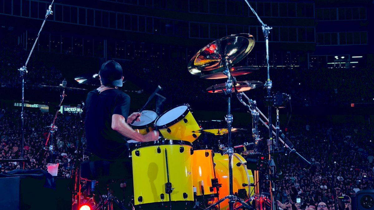 garzscience's tweet image. Getting ready for night 2! #norepeatweekend #m72foxborough