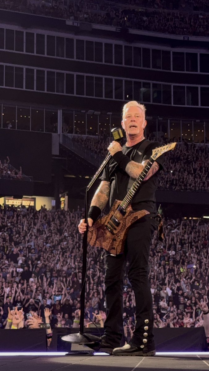 garzscience's tweet image. Getting ready for night 2! #norepeatweekend #m72foxborough