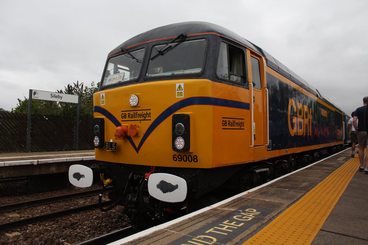 TrainsTg's tweet photo. Some photos of (most) the locos on The Cappagh Capital Campaigner yesterday

Loved the day, even if it was a long one &amp; a bit of an endurance test toward the end lol

Sadly didnt manage any decent pics of the 56s as too tired, enjoyed the sound they made from the coaches though. https://t.co/75Jf1u5Hca