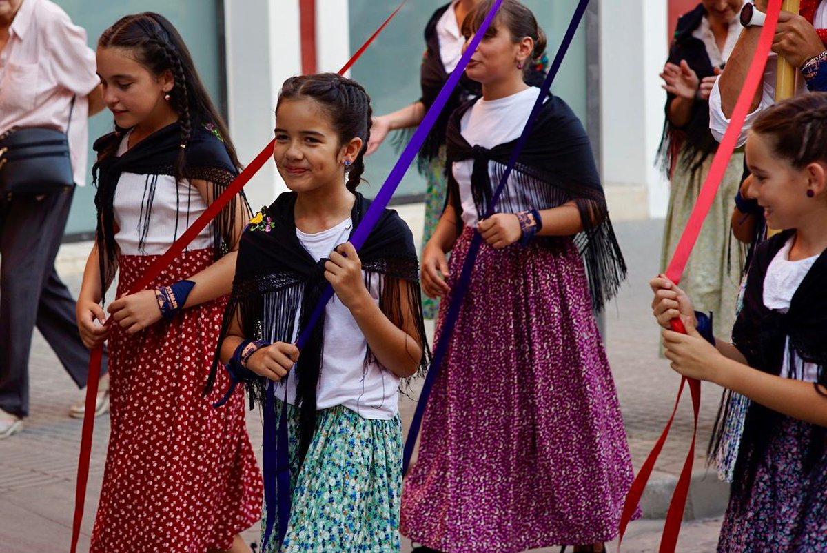 Cintes_LG's tweet photo. 🥳 🎉 Aquesta nit  tornarem a omplir la plaça en el seguici final de la Festa Major de la Garriga!! Us esperem a les 23 h a la plaça de l'església!  #balldecintes #festamajorlg #lagarriga https://t.co/fFOsYWHSKV