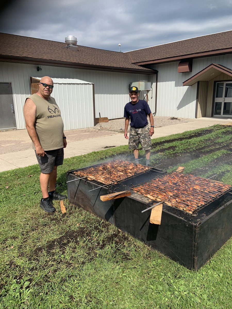 WayneEwaskoMLA's tweet photo. A huge success at the @Whitemouth Sports Day. Thank you to all of the organizers and #community #volunteers who made it happen👍🎉 Perogies, BBQ Chicken, Parade, baseball tournament, Whitemouth Municipal Museum and activities Whitemouth Community Club. Great day! #EasternMB https://t.co/TaHXfg0Eg3