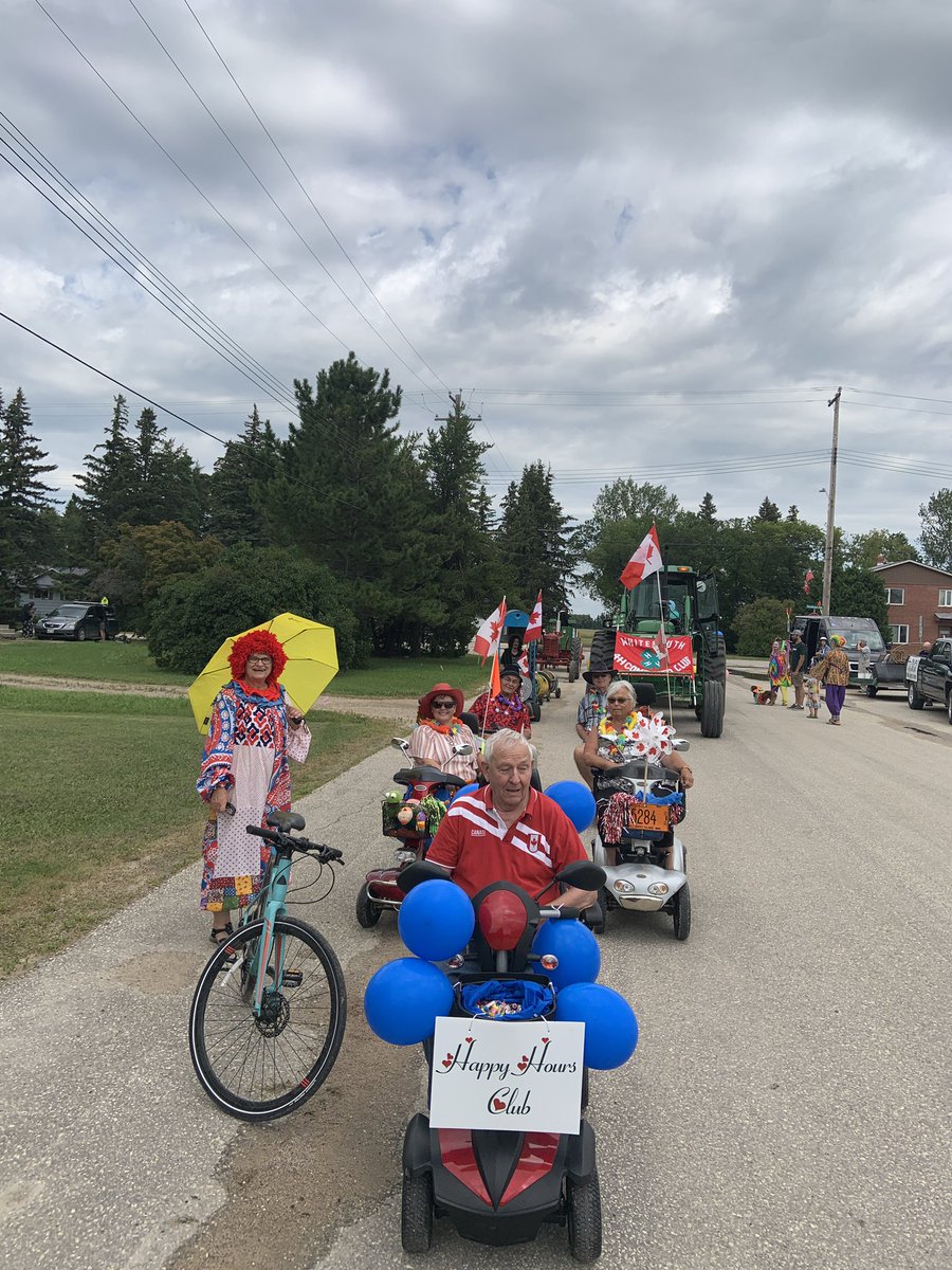 WayneEwaskoMLA's tweet photo. A huge success at the @Whitemouth Sports Day. Thank you to all of the organizers and #community #volunteers who made it happen👍🎉 Perogies, BBQ Chicken, Parade, baseball tournament, Whitemouth Municipal Museum and activities Whitemouth Community Club. Great day! #EasternMB https://t.co/TaHXfg0Eg3