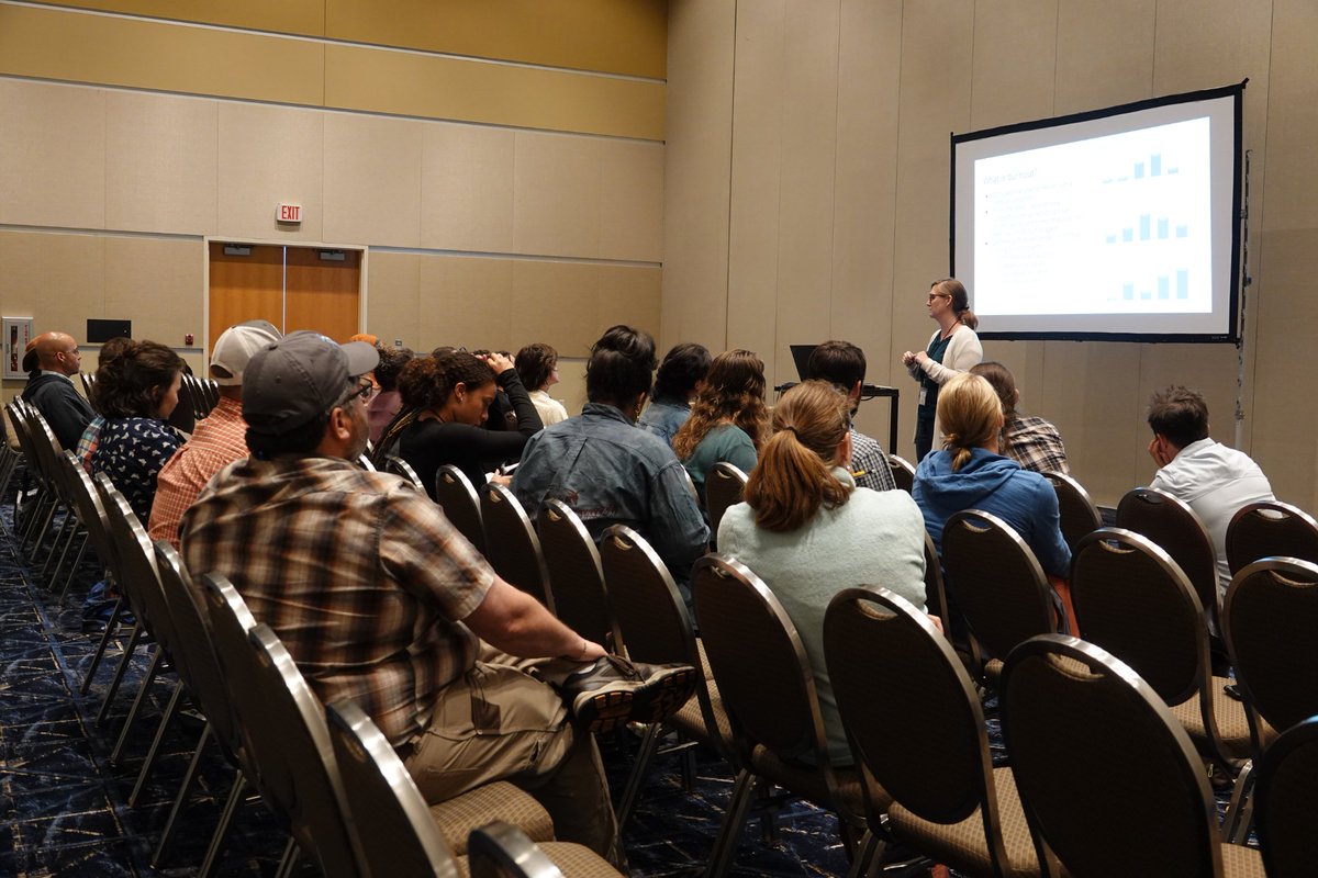 FieldOrnith's tweet photo. We had the pleasure to have @kennkaufman present his new book and a talk at our #afoscowos24 meeting in Peoria.
Here, we also have Allyson Jackson leading her workshop Battling Burnout in Ornithology, one of the many great conference workshops.
#AFOrnithevents https://t.co/wNRUC4CwIg