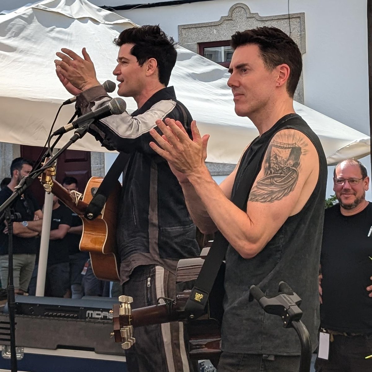 marta_thescript's tweet photo. Mini intimate gig last afternoon at The Iris Bar in Viseu 🍀 It was amazing, thank you so much guys @thescript ! 💚 So good to see your faces again, and so close! 🥹 Also new pics! 🤭 With my favorite scriptette @m_moreirarato , thank you all the memories we create together! 🫶🏻 https://t.co/4LvBOzqi6k