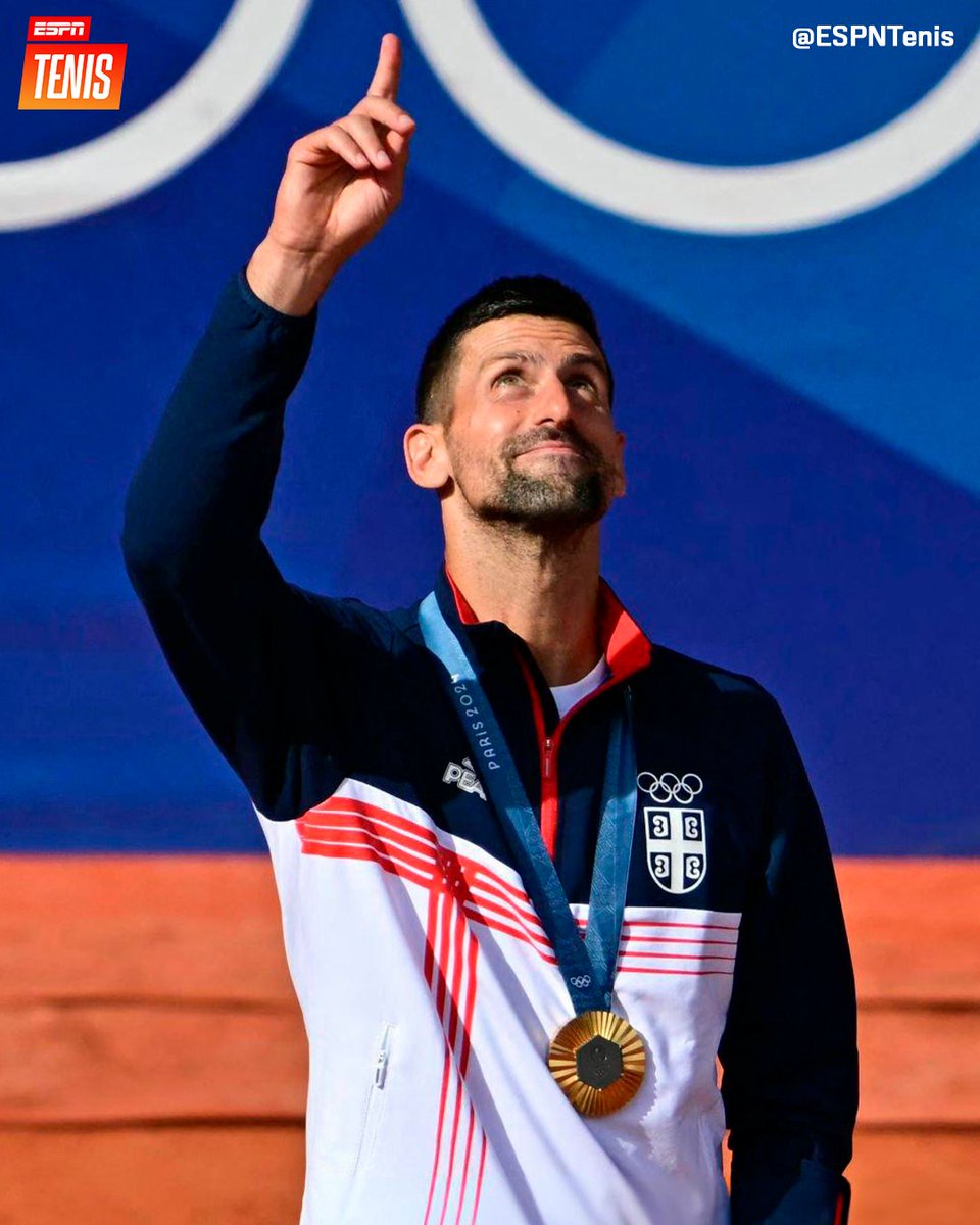 DANTE_eloficial's tweet photo. Djokovic le agradece a Dios su medalla de oro en los #JuegosOlimpicosParis2024 https://t.co/dFOsacqbVe
