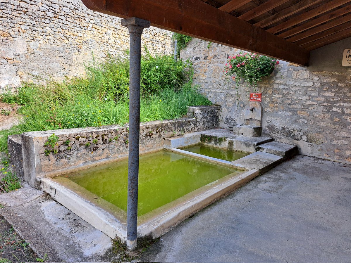 ch_hasenfratz's tweet photo. đ€© Lavoir des Roches Ă #Guerville
Dans @Visorando se trouve un parcours sur la commune et ses 8 lavoirs...
Je n'ai pas fait tout le circuit mais j'en ai quand mĂȘme vu quelques uns đ
#patrimoine #TerreDeSeine @PatrimoineRural #MagnifiqueFrance #BaladeSympa https://t.co/j06I1P4kBF