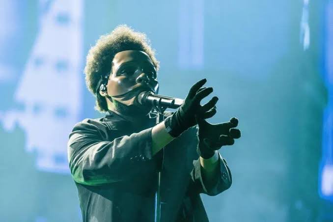 LojaHIStore's tweet photo. Não precisamos dizer muita coisa, certo?
#TheWeeknd 
#MichaelJackson https://t.co/yTQaRdYBNn