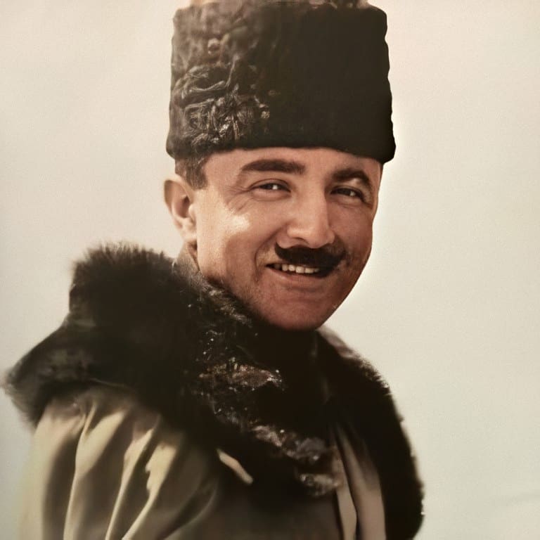 AbdllhSmz's tweet photo. "Pek mukaddes ve alî bir maksat peşinde Buhara'da Belh-i Cevan Vilâyeti'nde Çegan adlı mahalde 4 Ağustos 1922'de Kurban Bayramı'nın ikinci cuma günü öğle vaktine yakın bir zamanda Çegan topraklarına kanını akıta akıta kahramanca şehadete nail olmuştur."
#EnverPaşa #İsmailEnver https://t.co/JhR0hMxdX7