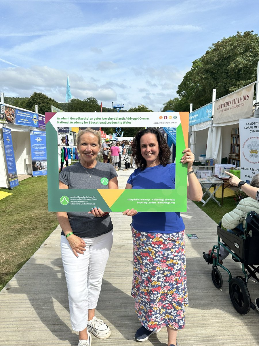 NAELCymru's tweet photo. Diwrnod / Day 2! @eisteddfod #Eisteddfod #LeadershipAcademy #AcademiArweinyddiaeth @ysgolcynwydsant @KellyEdwards_ https://t.co/tR74TVKSFA