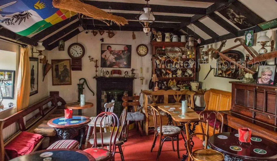 MGreenPhotogra1's tweet photo. Anderson's Thatch Pub #irishpub #pub #guinness #irish #beer #ireland #bar #leitrim #livemusic #irishbar #irishmusic #craftbeer #tradmusic #drinks #music #andersons #quaint #whiskey #atmosphere #drink #carrickonshannon #publife #visit #photography #irishpubs #cheers https://t.co/D43e95F7GM