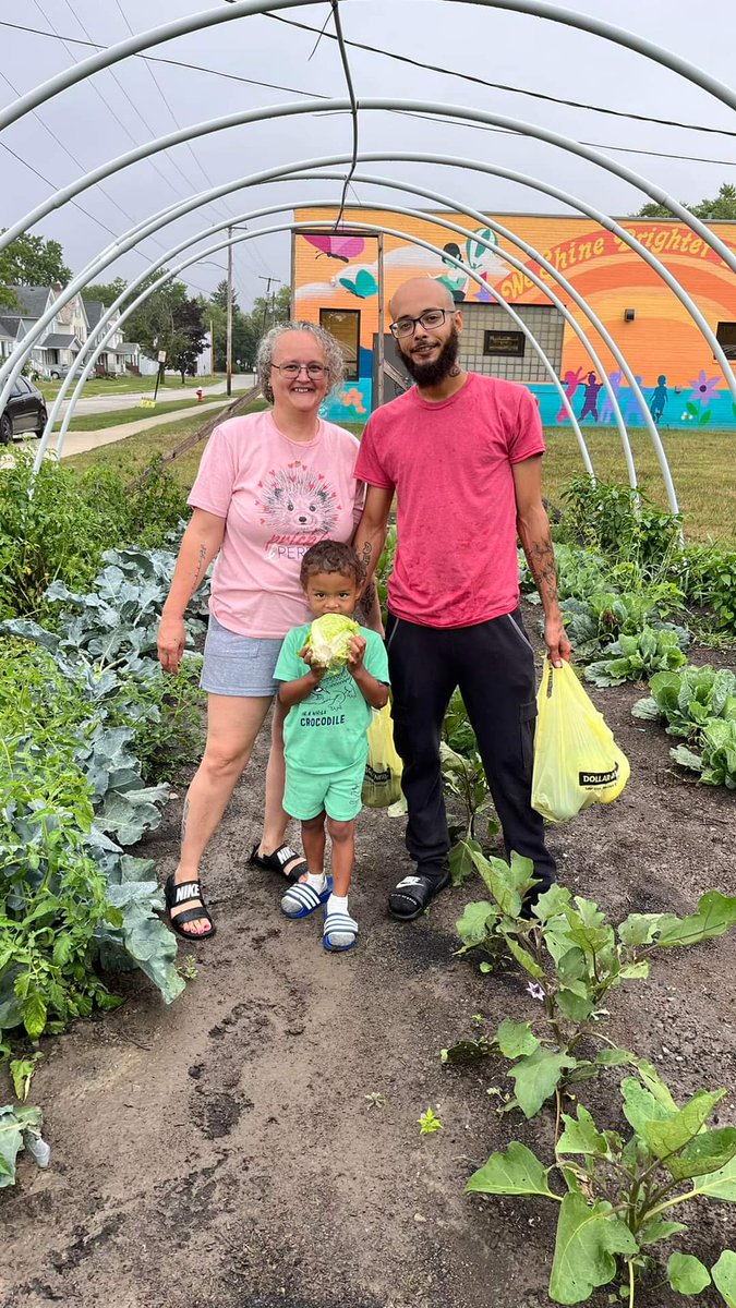 ourfamilyohio's tweet photo. EVEN IN THE RAIN: Free, Fresh Produce is available everyday at the Lorain County Community Action Agency Community Garden at @ElyriaLibrary South Branch in the @CityofElyria. #ItsAllForYou https://t.co/pbCRpqETFN