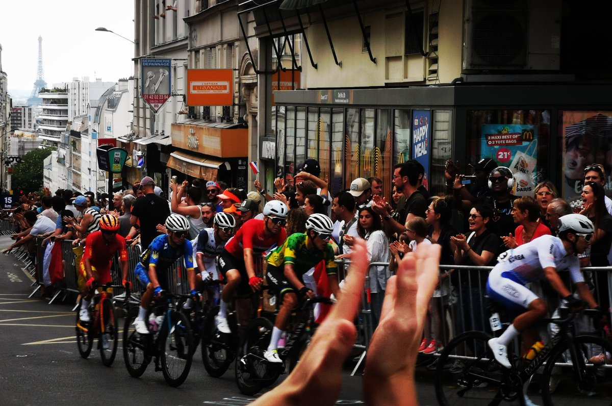 FabriceElsner's tweet photo. Course en ligne à Belleville ! #JO#Paris 2024#Olympic Games https://t.co/ukzwBBttu9
