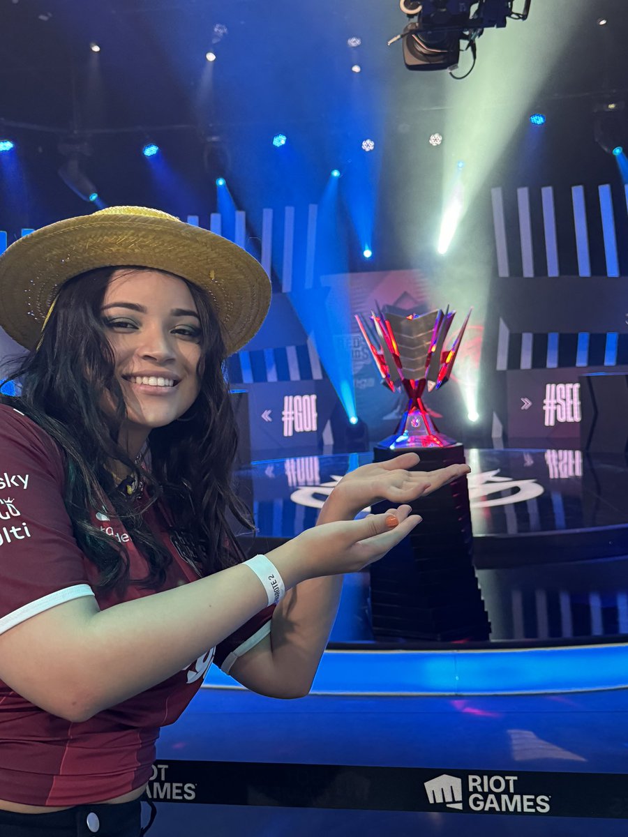 letyresinaa's tweet photo. LUFFY REDZETE EM BUSCA DO ONE PIECE EM BH
FELIZ ANIVEEERSARIO PRA EUUUUU
@REDCanids @CBLOL
#cblol #cbloldiff https://t.co/8A79tvmWqn