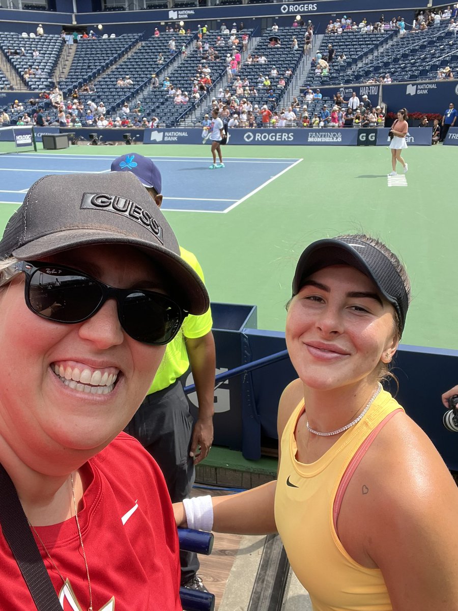 Thank you for stopping for a picture <a href="/Bandreescu_/">Bianca</a> !! Coco’s appearance was also awesome lol